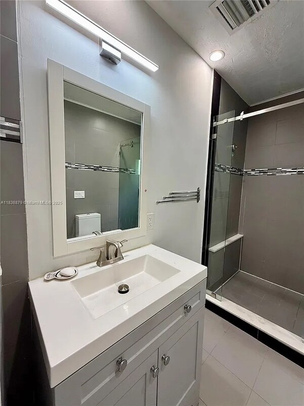 Foto del edificio - 1102 NE 116th St