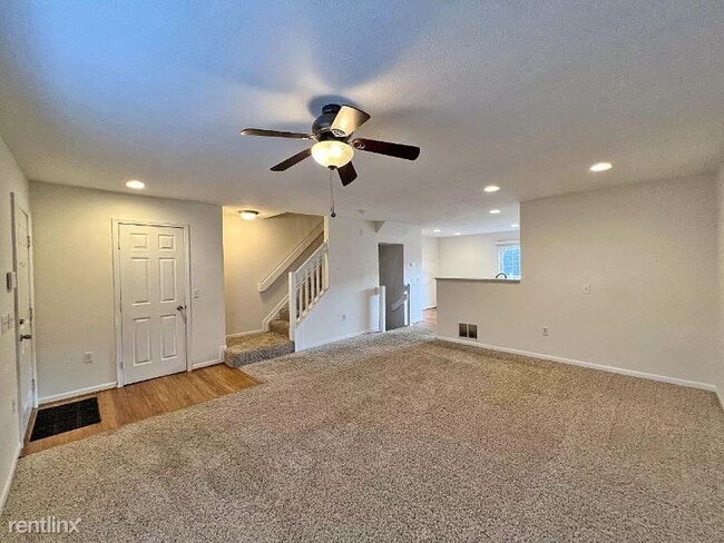 Building Photo - 3 br, 2.5 bath Condo - 6475 Crabapple dr