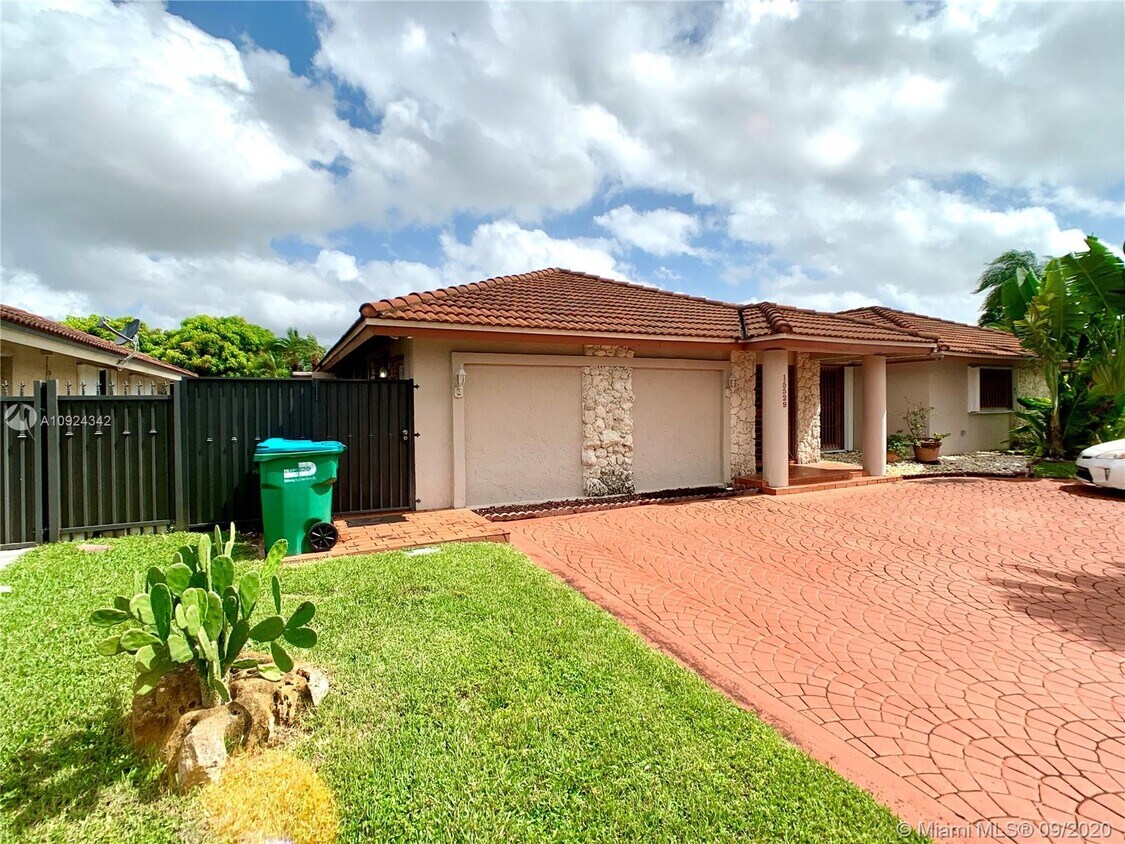 Primary Photo - 15529 SW 69th Terrace