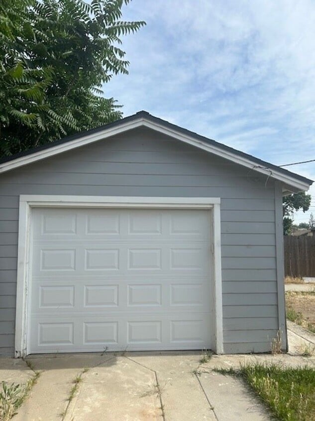 Building Photo - 515 30th St