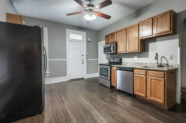 Foto del edificio - Wilber Ave 226-228 MLR