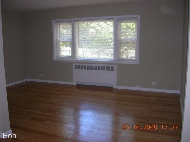 Building Photo - 223 Custer Ave
