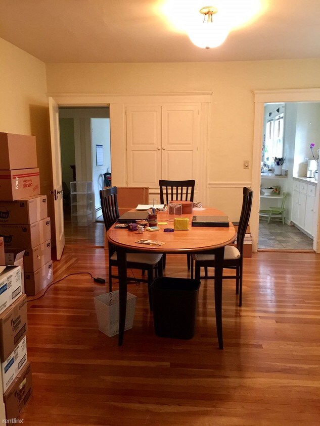 Primary Photo - 124 White St