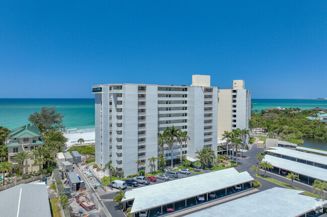 Building Photo - Whispering Sands South Tower