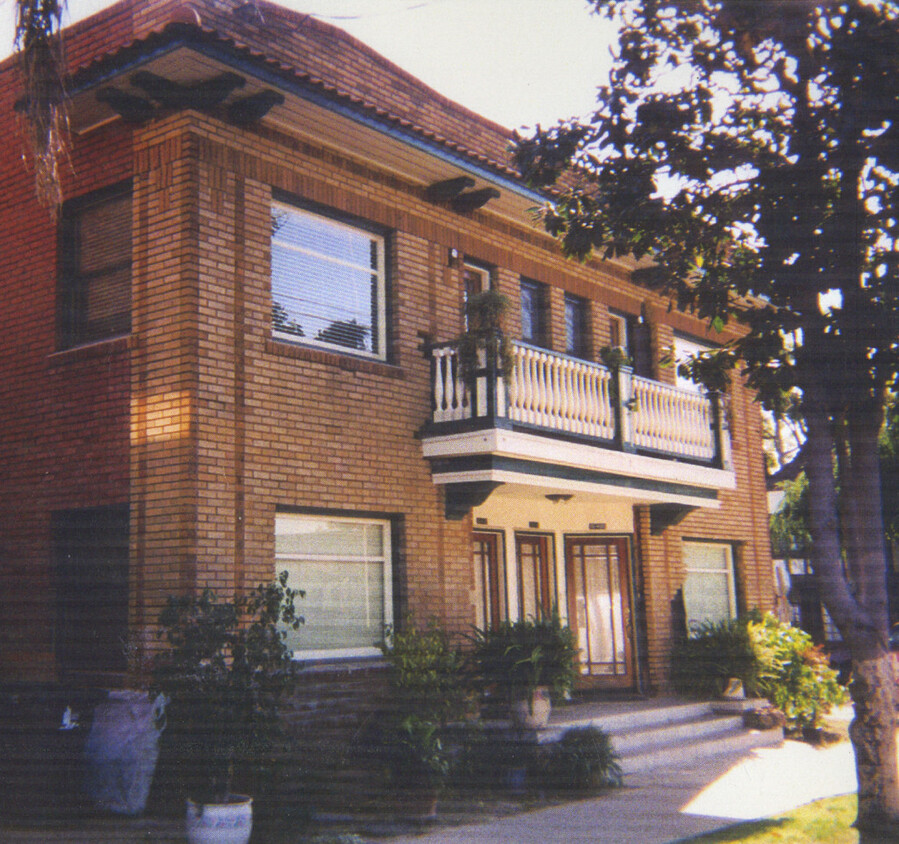 Primary Photo - 640 W 8th St