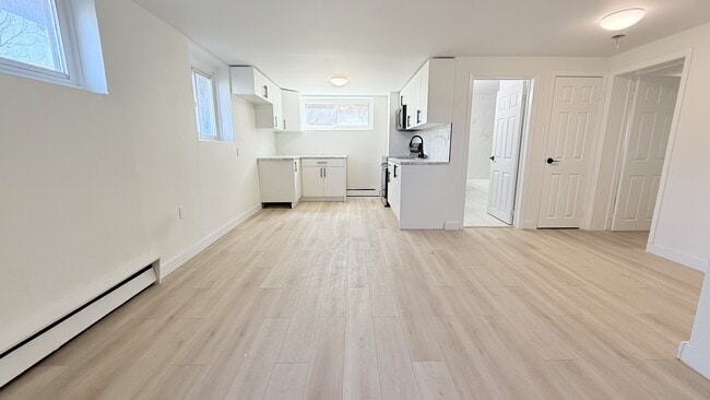 Building Photo - 359 Hilton Ave