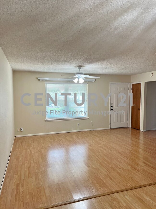 Foto del edificio - Pleasant 2/2 Duplex in Fort Worth For Rent!