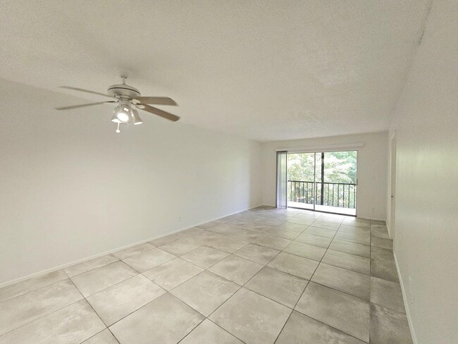 Building Photo - 8000 S Colony Cir
