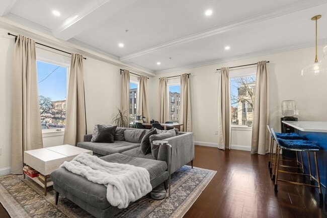 Foto del edificio - 753 E Broadway