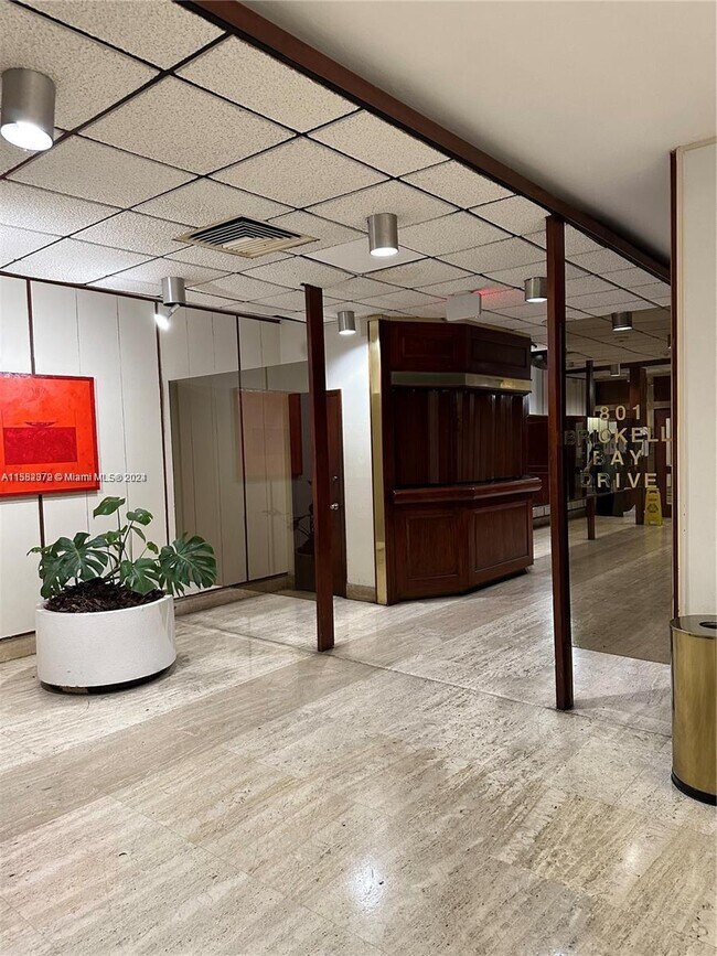 Building Photo - 801 Brickell Bay Dr