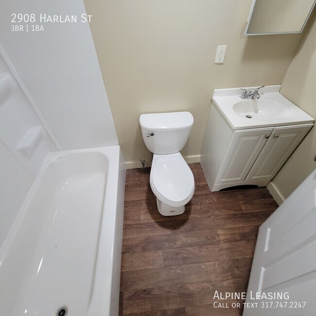 Building Photo - Near Southeast 3BR House!