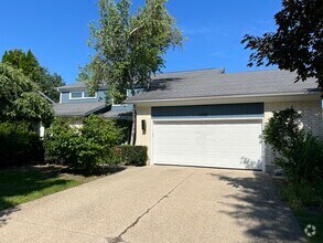Building Photo - 1303 Hidden Lake Dr