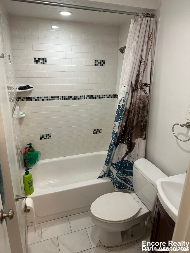 Building Photo - 267 Main St