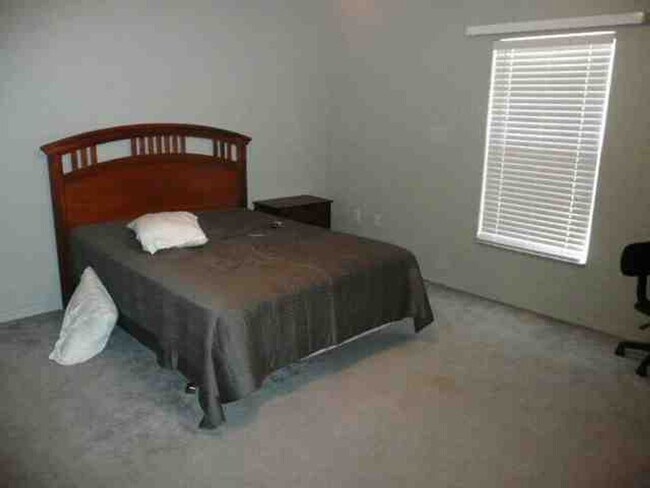Building Photo - IDYLWILD LANE- 4 Bed/4.5 Bath Single Famil...