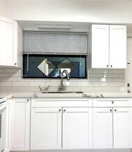 Building Photo - 301 SW 10th Terrace