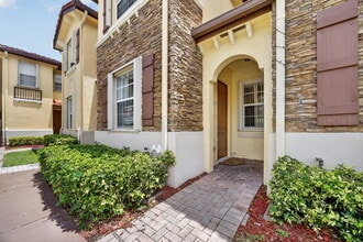 Building Photo - 1575 NE 33rd Ave