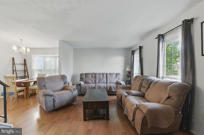 Foto del edificio - 6837 Cottingham Ln