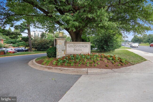 Foto del edificio - 10401 Grosvenor Pl