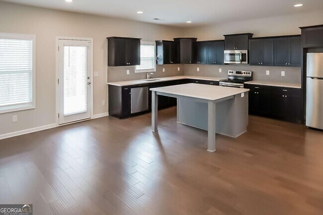 Building Photo - 1150 Red Bud Cir