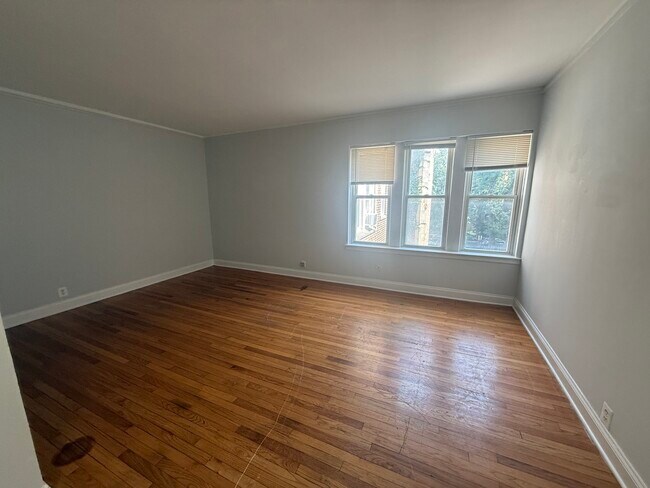 Foto del edificio - 7346 N Damen Ave