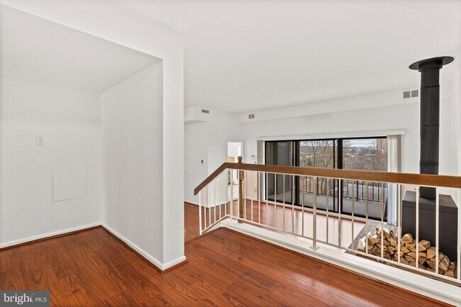 Foto del edificio - 118 Roberts Ln