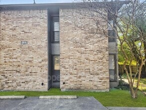 Building Photo - 304 Manuel Dr