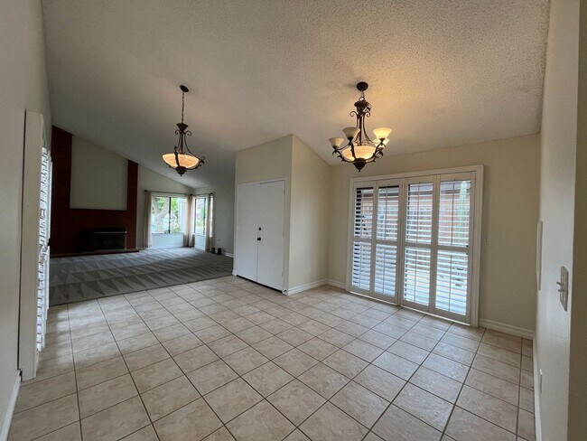 Foto del edificio - MOVE-IN READY 3+2 w/all appliances, commun...