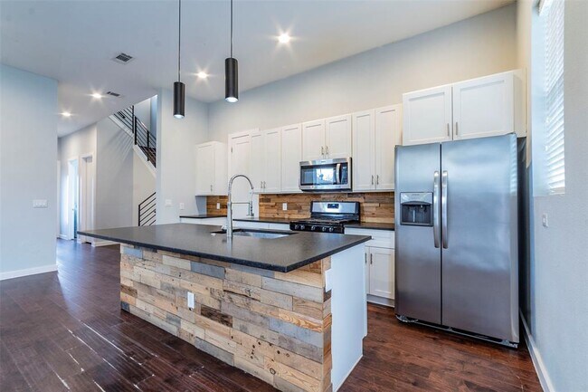 Foto del edificio - 6405 Chesterfield Ave