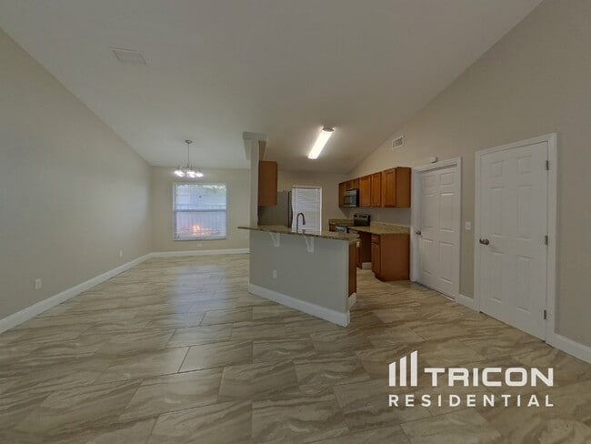 Building Photo - 2422 Island Club Way