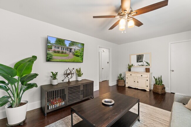 Foto del edificio - 1825 Windham Pl