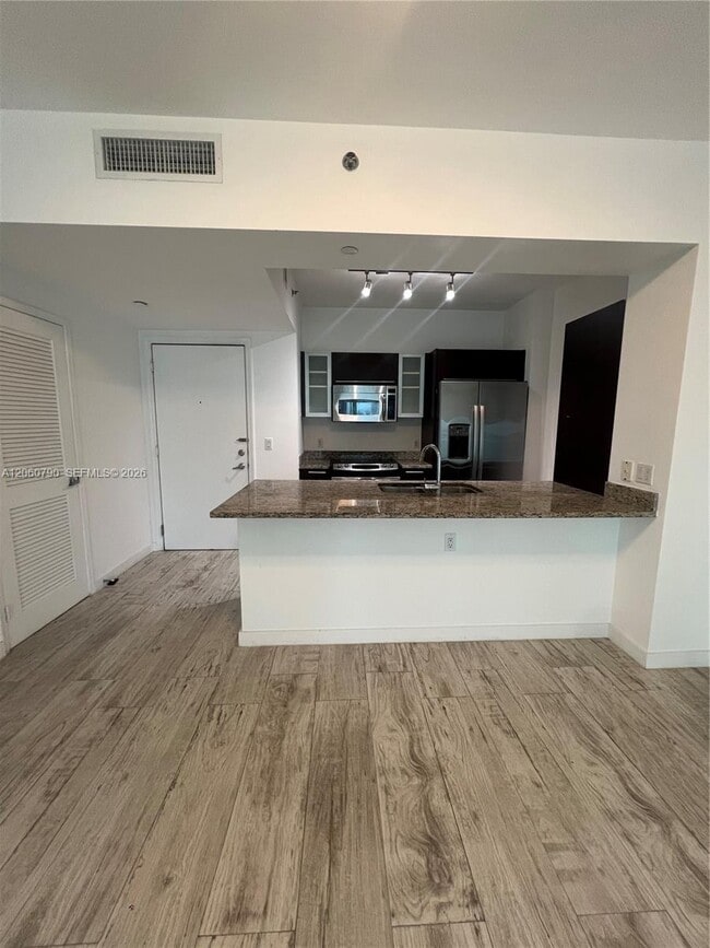 Building Photo - 951 Brickell Ave