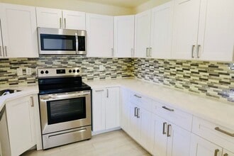 Building Photo - 2540 Carambola Cir N