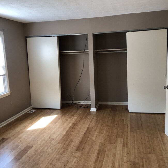 Foto del edificio - 205 Hedgewood Ct