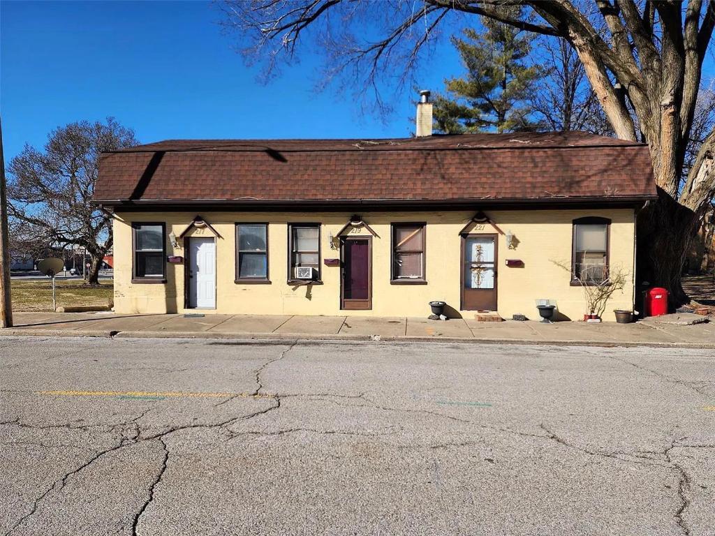Primary Photo - 219 N High St