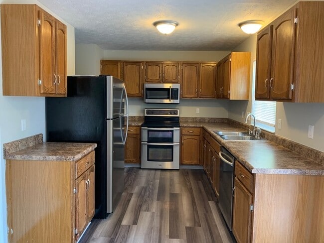 Building Photo - 43 Surrey Ct