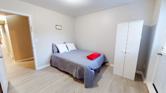 Building Photo - Gorgeous Renovated Home with Large Common Areas and Kitchen Island, Near Covington Hwy in Lithonia