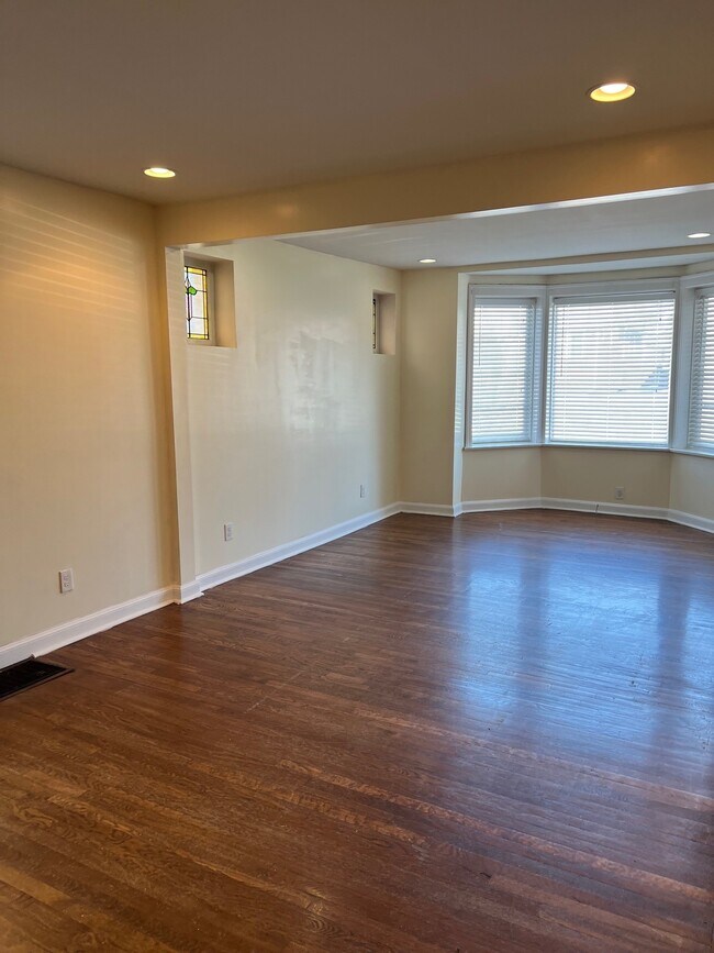 Living Room - 3918 Kingsland Ct
