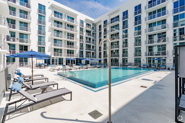 Pool Deck - Platform 3750