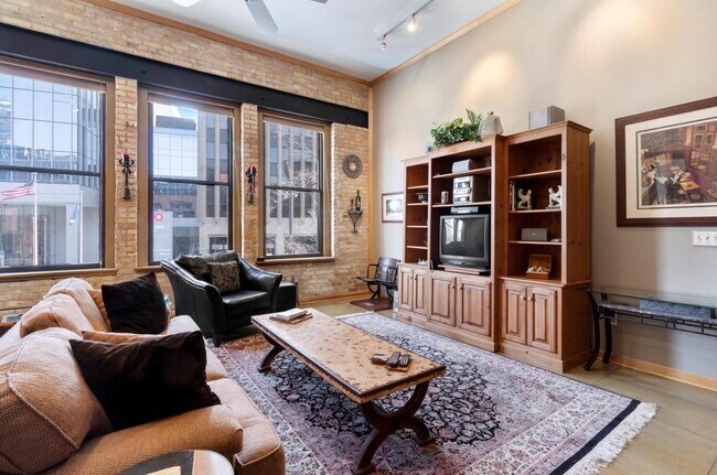 Foto del edificio - 773 N Water St