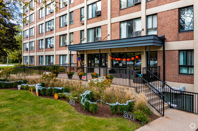 Building Photo - Wyandotte Co-op Apartments