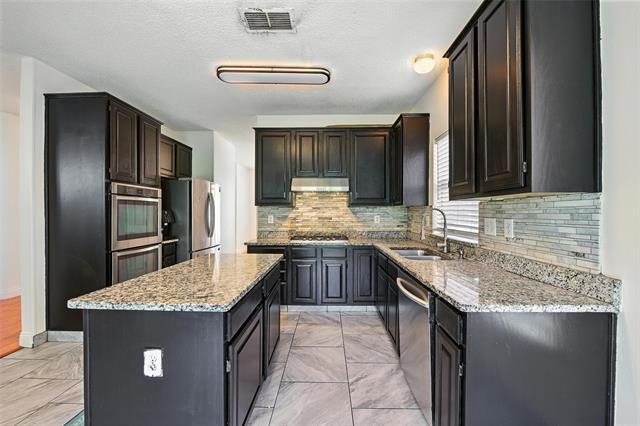 Building Photo - 2714 Chatsworth Dr