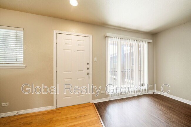 Foto del edificio - 255 E Rampart Dr