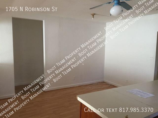 Building Photo - 1705 N Robinson St