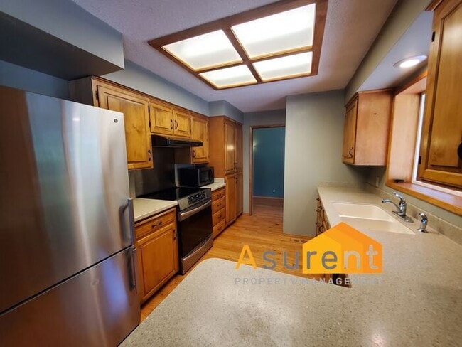 Building Photo - Amazing Property on 1.25 Acres Available in October! 3 Bed/2 Bath Plus Office Space and Shop
