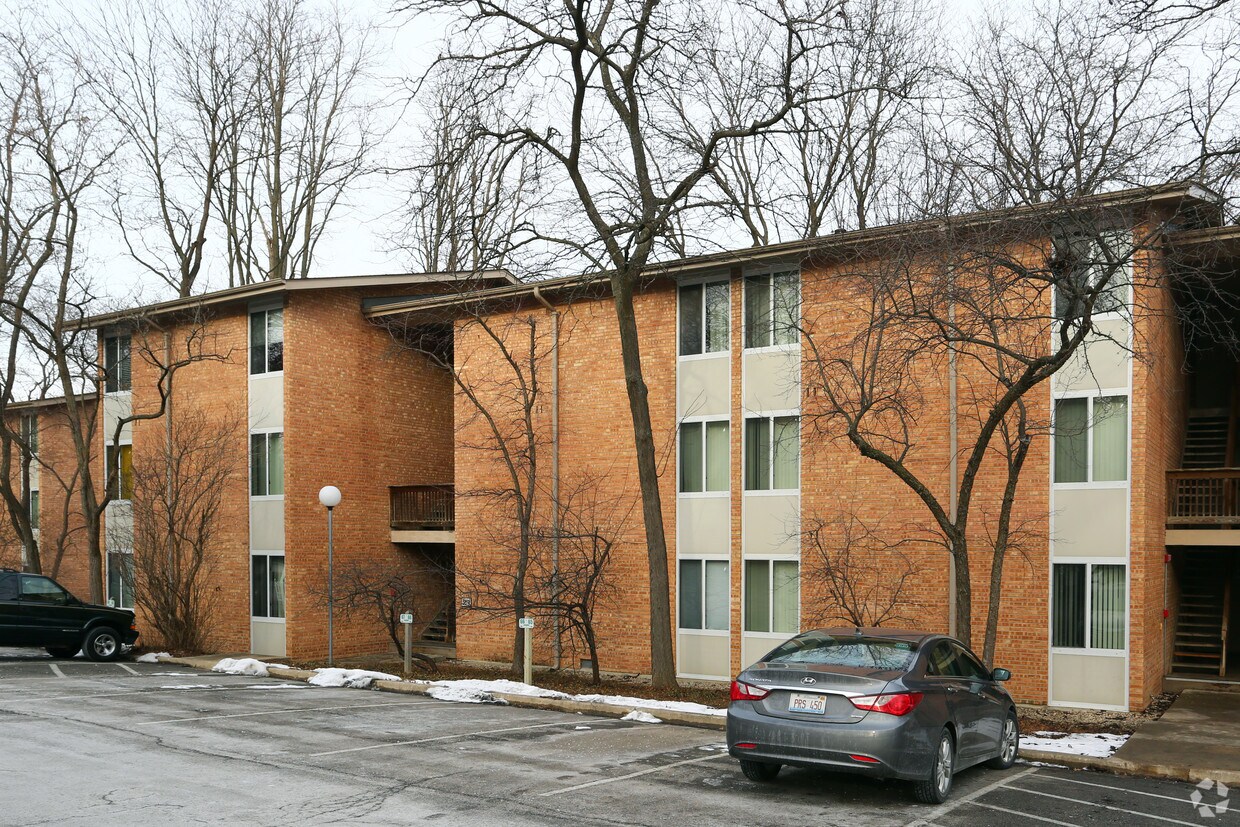 Building Photo - 5817 Oakwood Dr