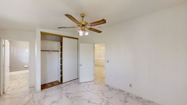 Foto del edificio - 13038-13040 4th St
