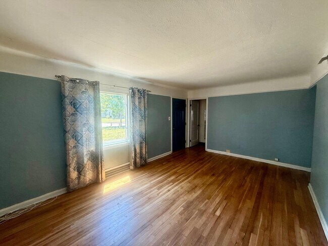 Building Photo - 23861 Colbourne Rd