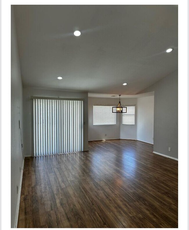 Foto del edificio - 5725 Monterey Pl