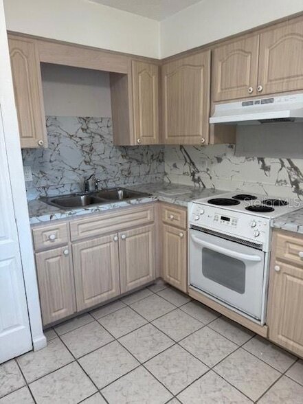 Foto del edificio - 3325 Bee Ridge Rd