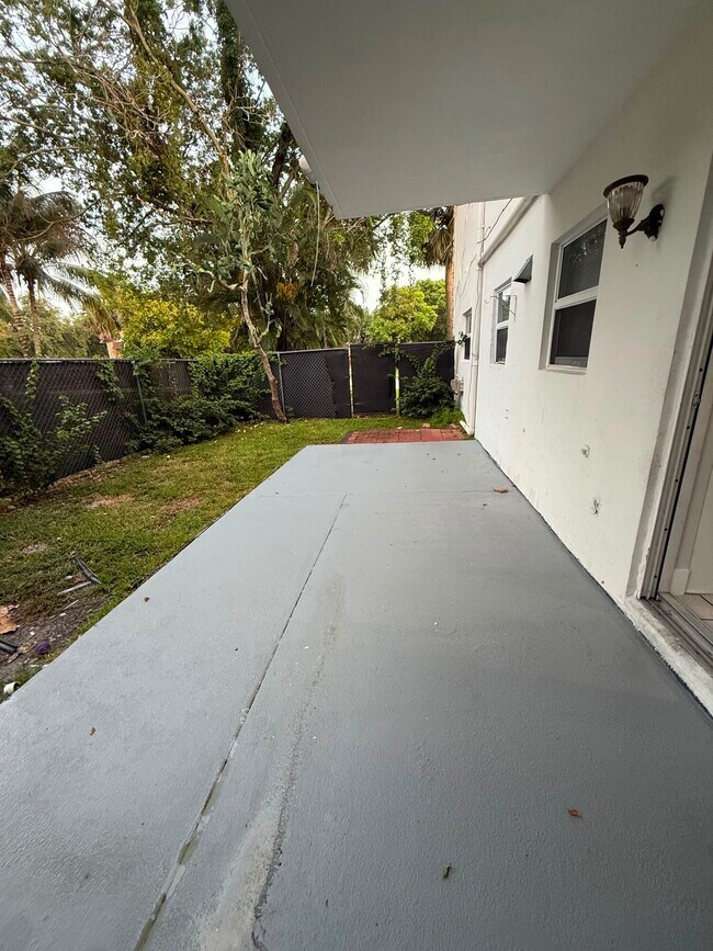Foto del edificio - 313 SW 1st Ct